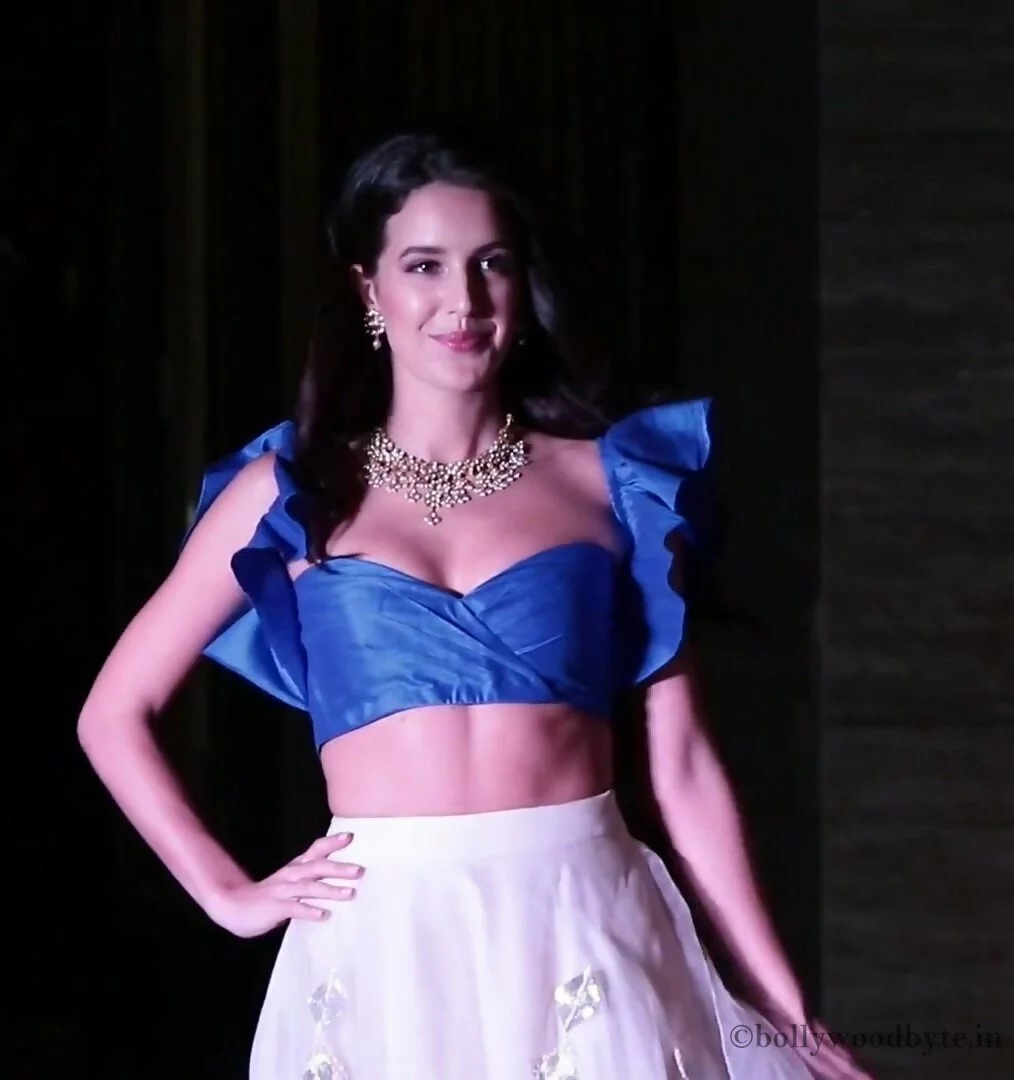 Isabelle Kaif at sonam kapoor sangeet ceremony
