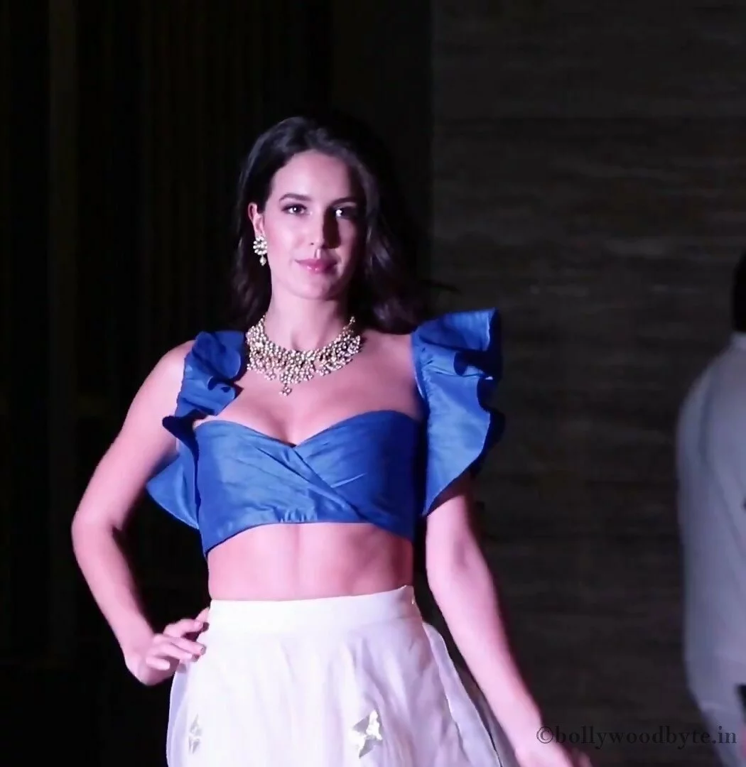 Isabelle Kaif at sonam kapoor sangeet ceremony
