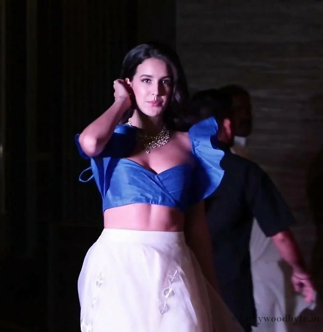 Isabelle Kaif at sonam kapoor sangeet ceremony