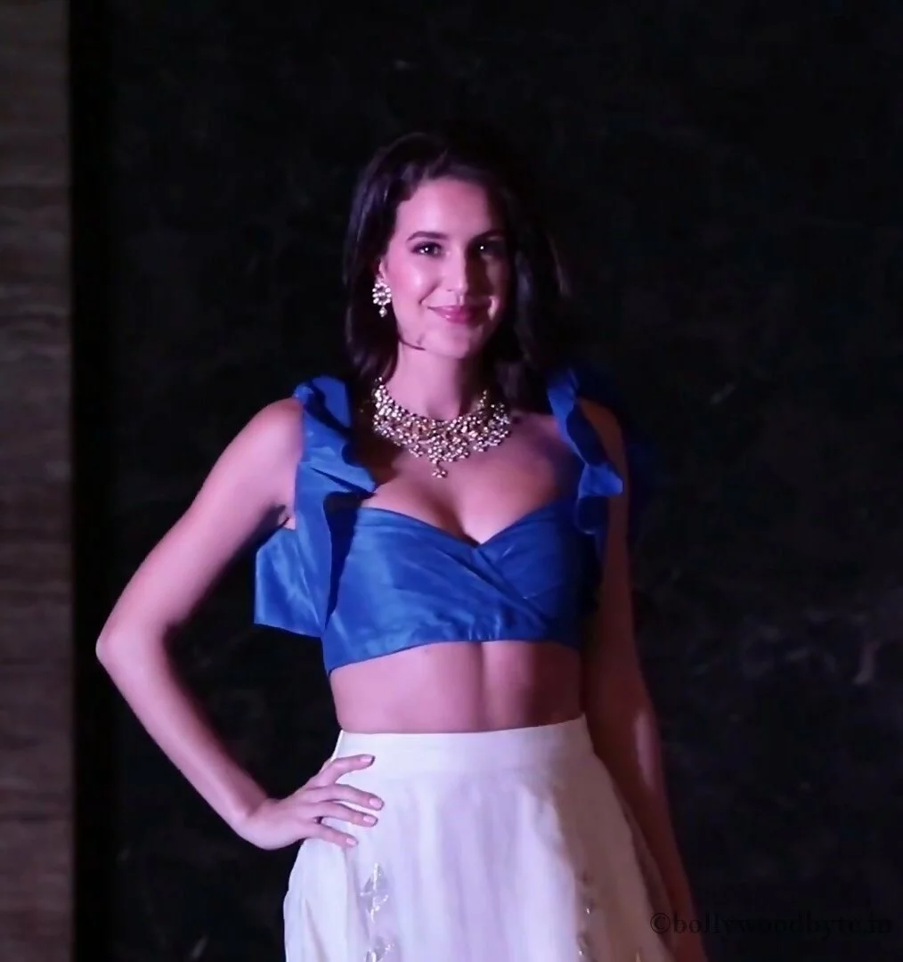 Isabelle Kaif at sonam kapoor sangeet ceremony